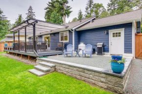 Freeland Retreat - Deck, Fire Pit and Beach Access!